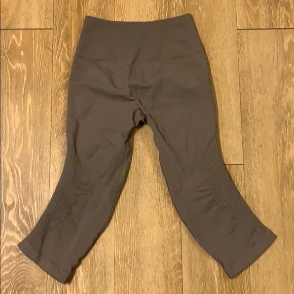 Lululemon In The Flow Crops - Picture 5 of 8